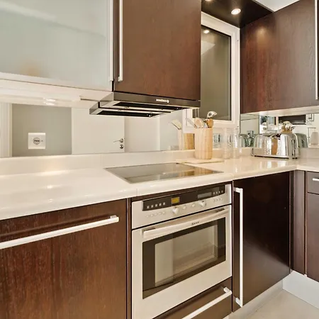Charming - 1br- Apartment *