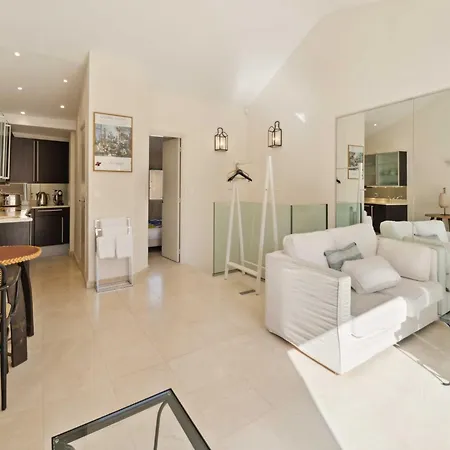 Charming - 1br- דירה *