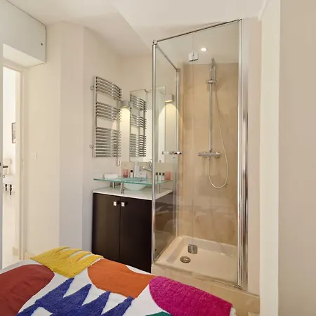 Charming - 1br- Apartment *