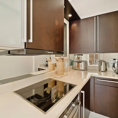 Charming - 1br- דירה
