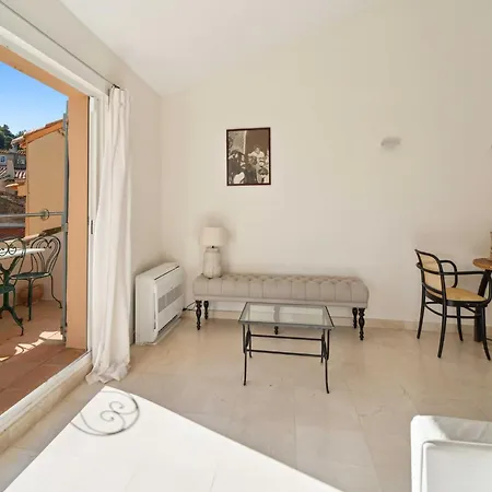 Charming - 1br- *